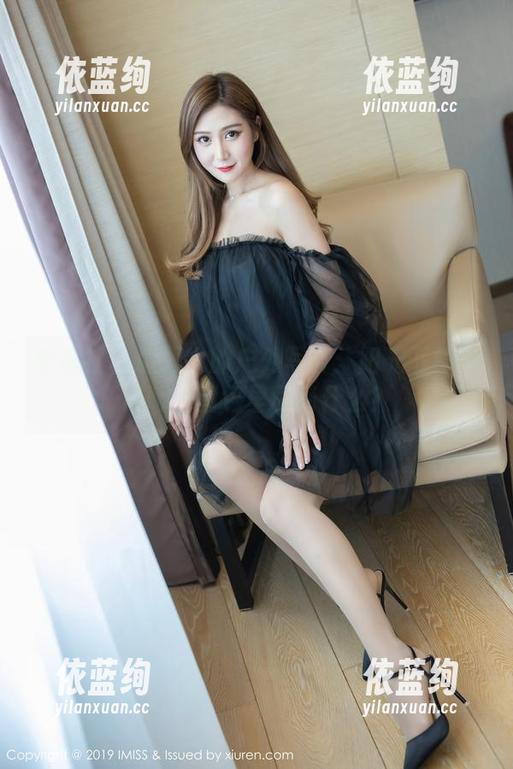 爱蜜社-张思允 爱蜜社 - 张思允的户外写真:阳光下的小冒险,图包里藏着什么?