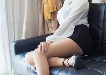爱蜜社 – 噢，张思允的夏日写真更新！在这热情季节里，带点小意外。