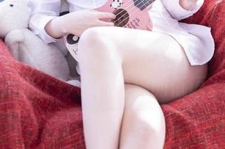 白露Bululu的海边图集更新：不知何时开始爱上沙子和海浪的低语。