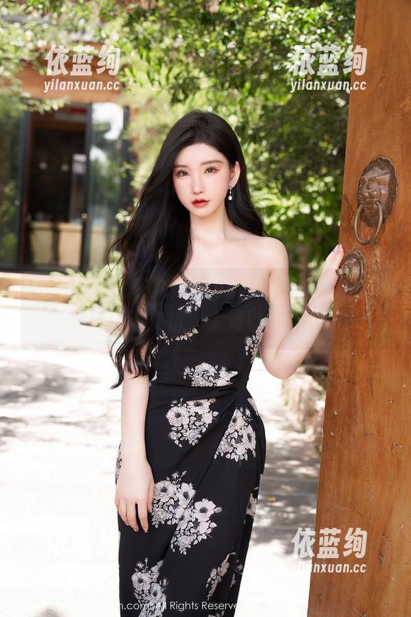 秀人网 - 落在九尾Ivy职业装上的目光，恍若电波交错，太难以抗拒了。
