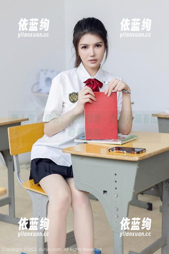 秀人网 - 伊诺：全套眼镜，原图中藏着的奇怪视角