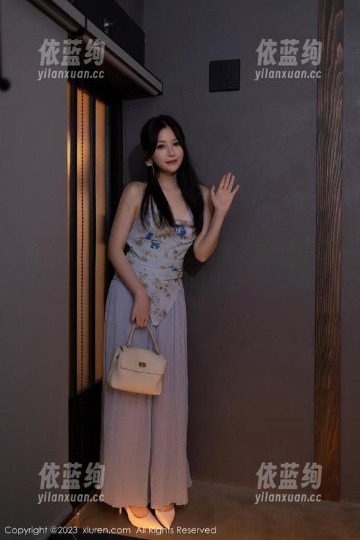 秀人网 - 南初妹妹的私房照：家也没那么无聊啊