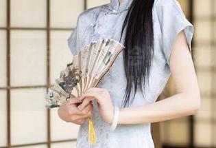 秀人网 – 古月小同学真会玩，在线分享香格里拉的美图，赶紧来围观！
