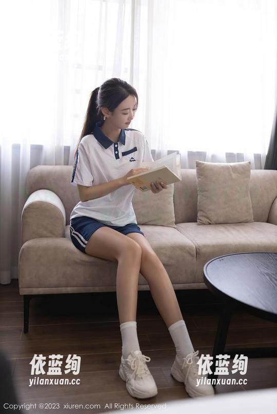 秀人网-周波儿 秀人网 - 周波儿的写真,这女孩是不是有点儿会卖萌?