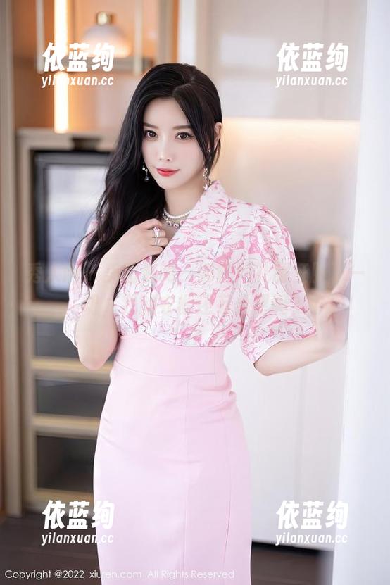 秀人网 - 美图俯瞰，娜露用礼服征服了一切，我的衣橱还有希望吗？