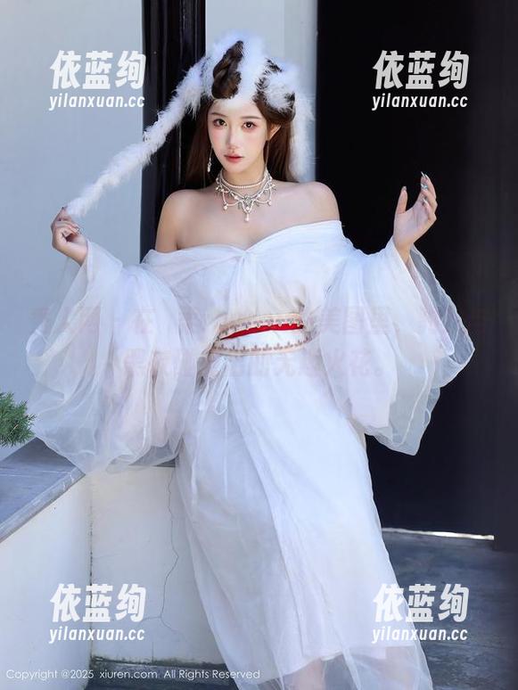 秀人网-媃柔rourou 秀人网 - 在媃柔rourou的美图里,豹纹与黑夜碰撞出的无趣火花。