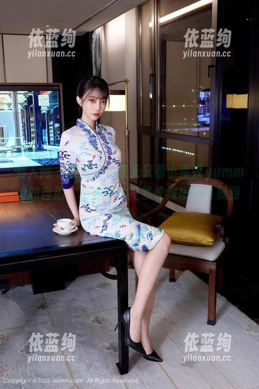 秀人网 - 浪费了一整天只看小蛮妖yummy的自拍，私房图片竟然让我思绪飞舞到别处。