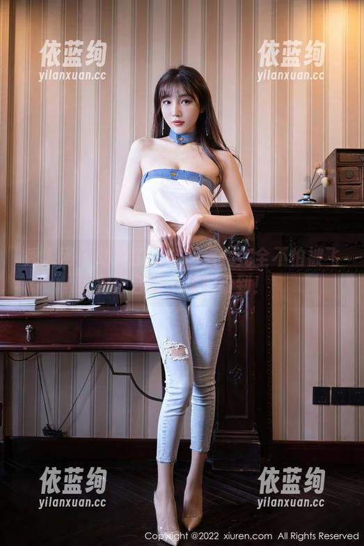 秀人网-幼幼 秀人网 - 幼幼的天台图集:完全不怕被飞到天台的小鸟们看到!