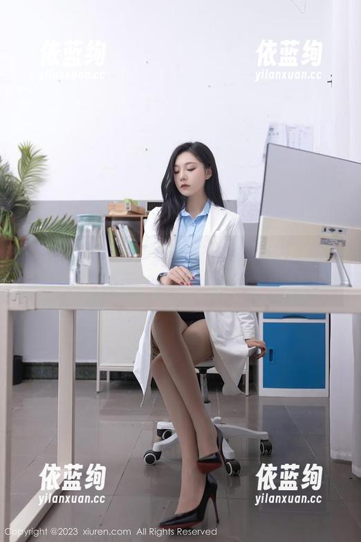 秀人网 - 晓茜sunny+白衬衫=图包里的不美好暗示，我简直得心应手！