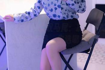 秀人网 – 李丽莎的双马尾：抓住你的眼球和你的作品，你选哪个？