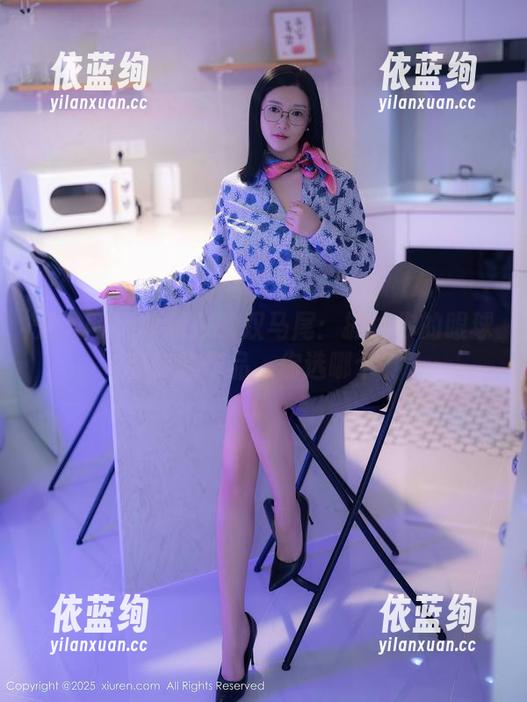 秀人网 - 李丽莎的双马尾：抓住你的眼球和你的作品，你选哪个？