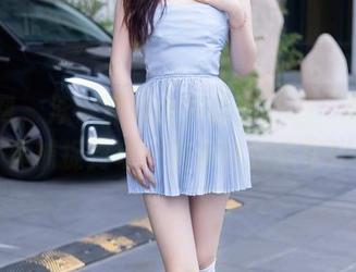 秀人网 – 泳池派对由李丽莎主办，高清写真捕捉到每一滴水珠的欢快！