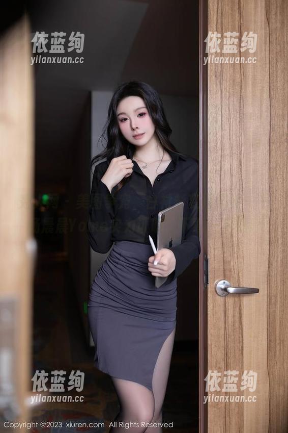 秀人网 - 美图争宠，白衬衫变得超赞——杨晨晨Yome实力证明，下载一下吧！