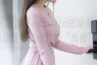 秀人网 – 陆萱萱cecillia短裙美图，私拍之路简直是一场意外的“优雅”展示。