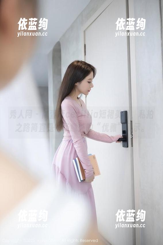 秀人网-陆萱萱cecillia 秀人网 - 陆萱萱cecillia短裙美图,私拍之路简直是一场意外的“优雅”展示。