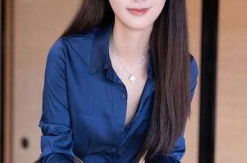 秀人网 – 套图里的陆萱萱cecillia和豹纹，二者竟然有种难以言喻的默契…