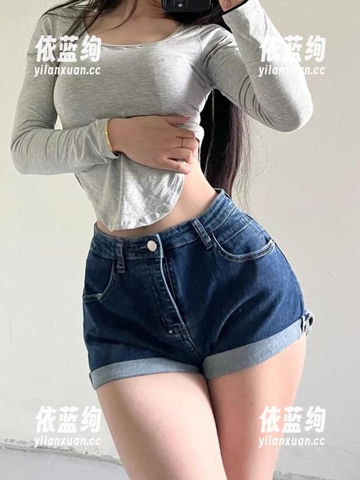 微密圈 - 免费写真！粉色的猪陈佩奇的红底高跟，你觉得它能施魔法吗？