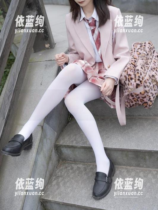 紧急企划 - 小恩的写真福利，明显是内部定制，结果让我心中五味杂陈。