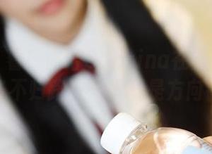 美媛馆 – 看！许诺Sabrina在办公室里划出一条不归路——大概是方向错了？