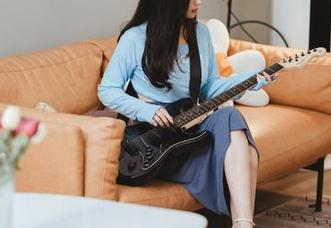 比基尼与肉扣热热子——定制潮流的贪婪之吻！