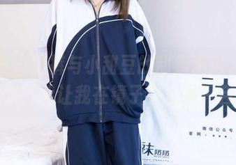 袜啵啵 – 短裤与小甜豆的甜蜜邂逅，私房图集真能让我在镜子前多呆一会。