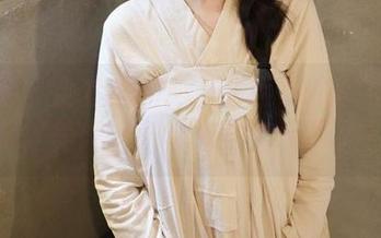 微密圈 – 全套原图！轩子巨二兔的酒红礼服，美得让酒也感到自愧不如！
