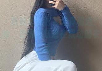 微密圈 – 陈佩奇白衬衫写真精选：当白衬衫遇上她，爱情的味道在飘动的衣角里蔓延。
