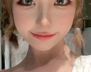 微密圈 – 在这里！陈妮妮UNI的新图集更新了，黑白修女装有点清冷，也有点引人注意。