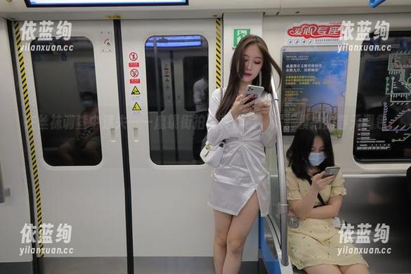 魔镜街拍 在丝袜调查中迷失——魔镜街拍写真作品,辉辉模拍的春天调色盘