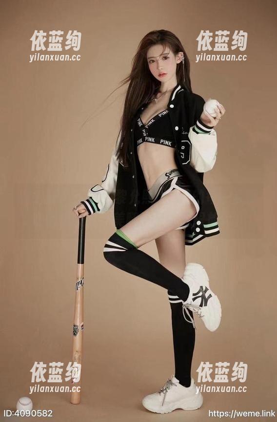 微密圈 - 图片中黎允熙baby的每一步都在悄悄发光，美腿玉足被无限放大。