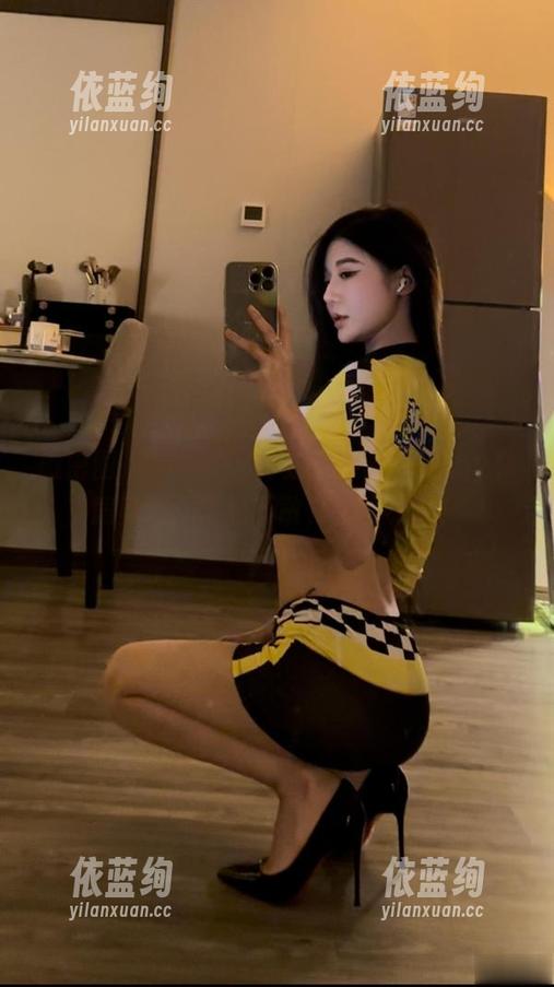微密圈 - 后妈裙初体验，黎允熙baby私房美图：情感不散，裙摆不止！